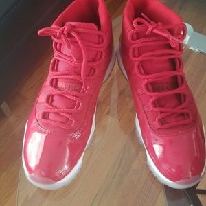 Jordan 11 retro holiday 2017